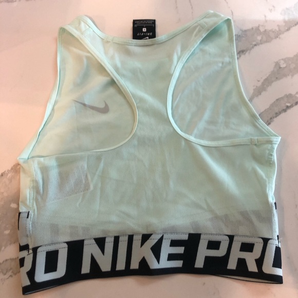 Like new NIKE workout top - Picture 3 of 4